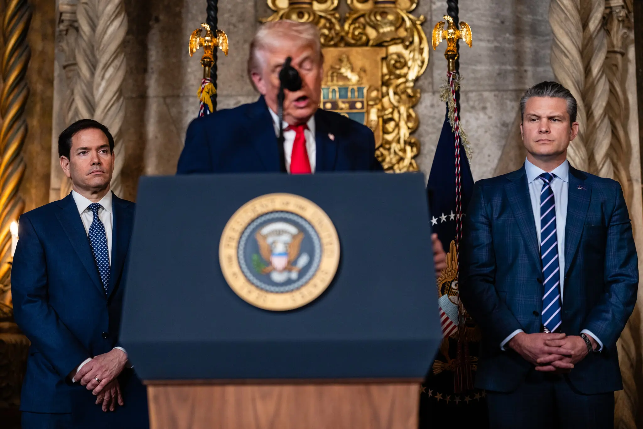 Cómo el petróleo, las drogas y la inmigración impulsaron la campaña de EE. UU. contra Venezuela Nuevos detalles revelan cómo agendas cruzadas dentro del gobierno de Trump condujeron a una confrontación cada vez más militarizada.