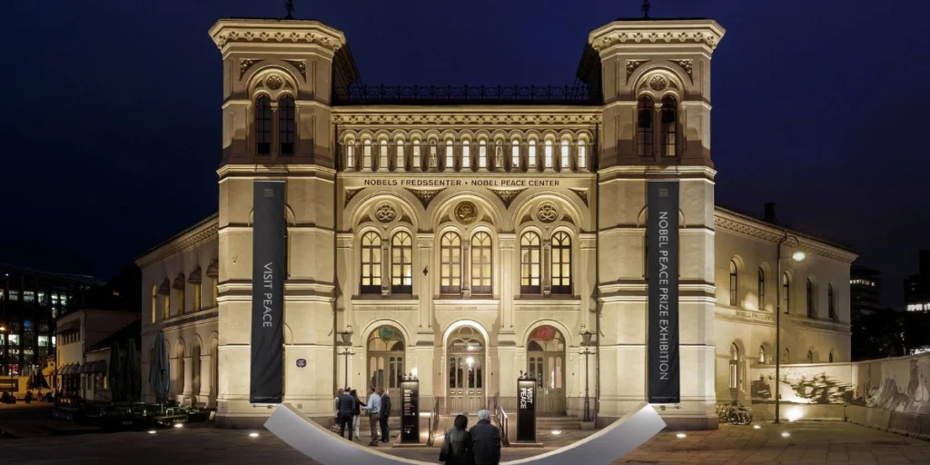 Más allá de Oslo: los retos del cambio para 2026 En medio de la preocupación y de la inquietud, somos optimistas de la oportunidad que se asoma. Quienes pensamos que la solución tiene que ser negociada y trabajamos por ello, notamos que este instante es el predilecto para un reacomodo integral que supere a quienes hablan desde el exterior, que con premios y redes sociales no son más que un frustrante pasado