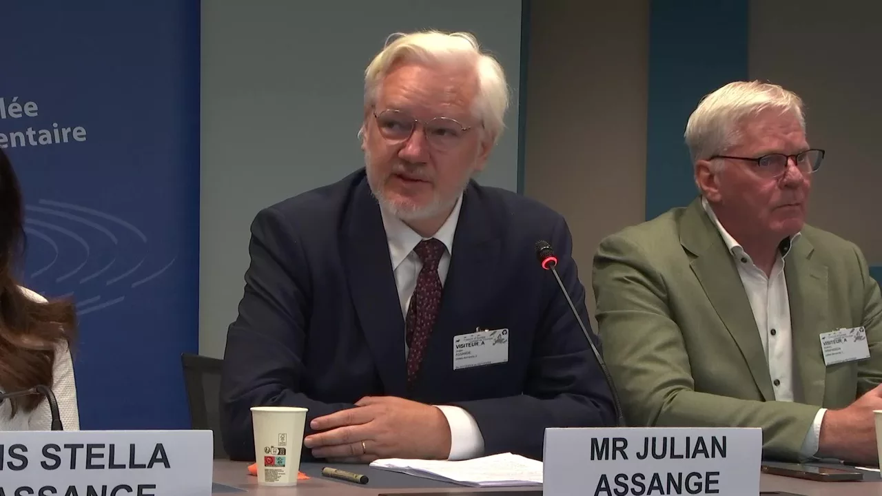 Assange denuncia a la Fundación Nobel por convertir el premio en un «instrumento de guerra» tras dárselo a María Corina Machado La "incitación" de la líder opositora venezolana al que supone el mayor despliegue militar de EEUU desde la guerra de Irak la hace "categóricamente inelegible" para el galardón, según el activista.
