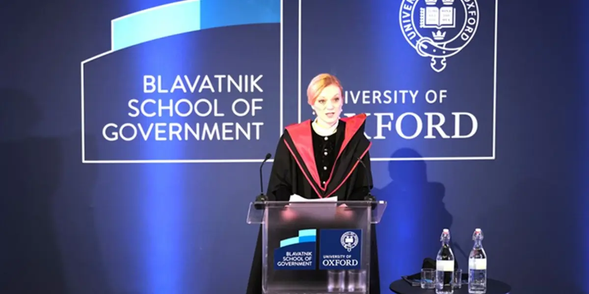Mundo Experta de la Universidad de Oxford califica de «ilegal» el ataque de EE. UU. contra Venezuela Según Janina Dill, titular de la Cátedra Dame Louise Richardson de Seguridad Global en la Escuela de Gobierno Blavatnik de la Universidad de Oxford, la falta de explicaciones legales por parte de la administración estadounidense y la "respuesta ambigua de la comunidad internacional representan un riesgo grave para el derecho internacional"