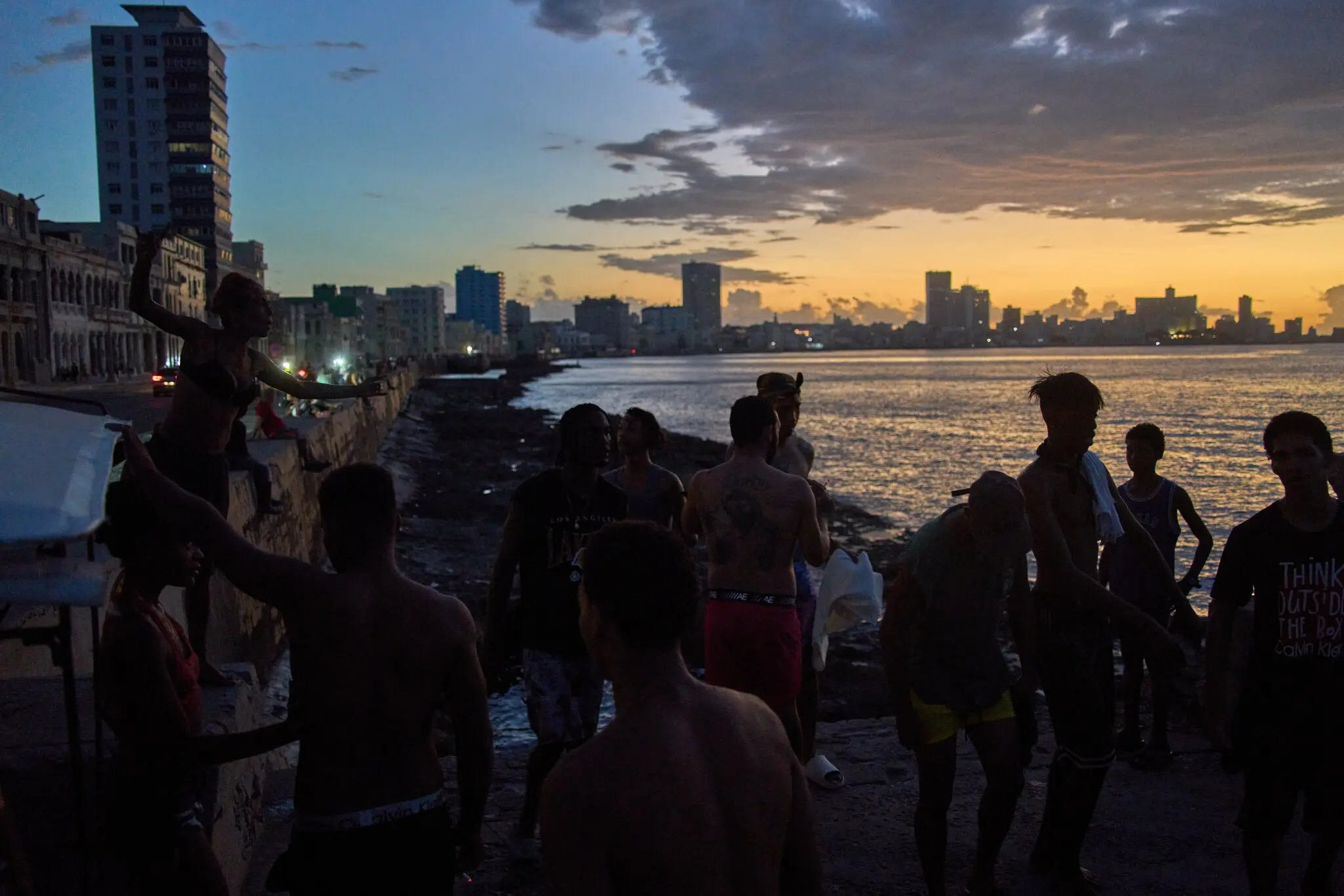 Un barco con ayuda humanitaria zarpó hacia Cuba en medio del bloqueo de petróleo La flotilla ha movilizado a cientos de voluntarios de más de 30 países. Algunos exiliados cubanos lo ven con recelo.
