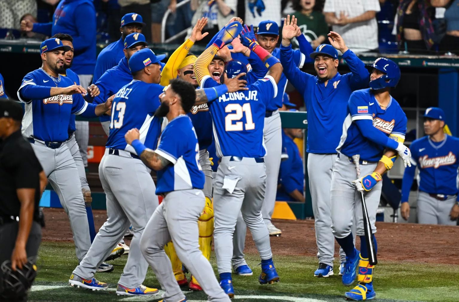 ¡Histórico! Venezuela es campeón del Clásico Mundial de Béisbol 2026 Celebración y orgullo nacional | El Team Arepa, como se le conoce a la selección venezolana, no solo consiguió un título, sino que también llenó de orgullo a toda la nación.