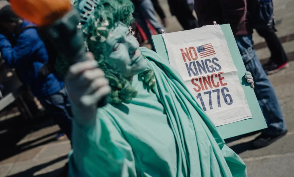 Tercera jornada de protestas «No Kings»: multitudes en EE.UU. y Europa se manifiestan contra el Gobierno de Trump Unas ocho millones de personas en EE.UU. participaron en las marchas anti-Trump ‘No Kings’